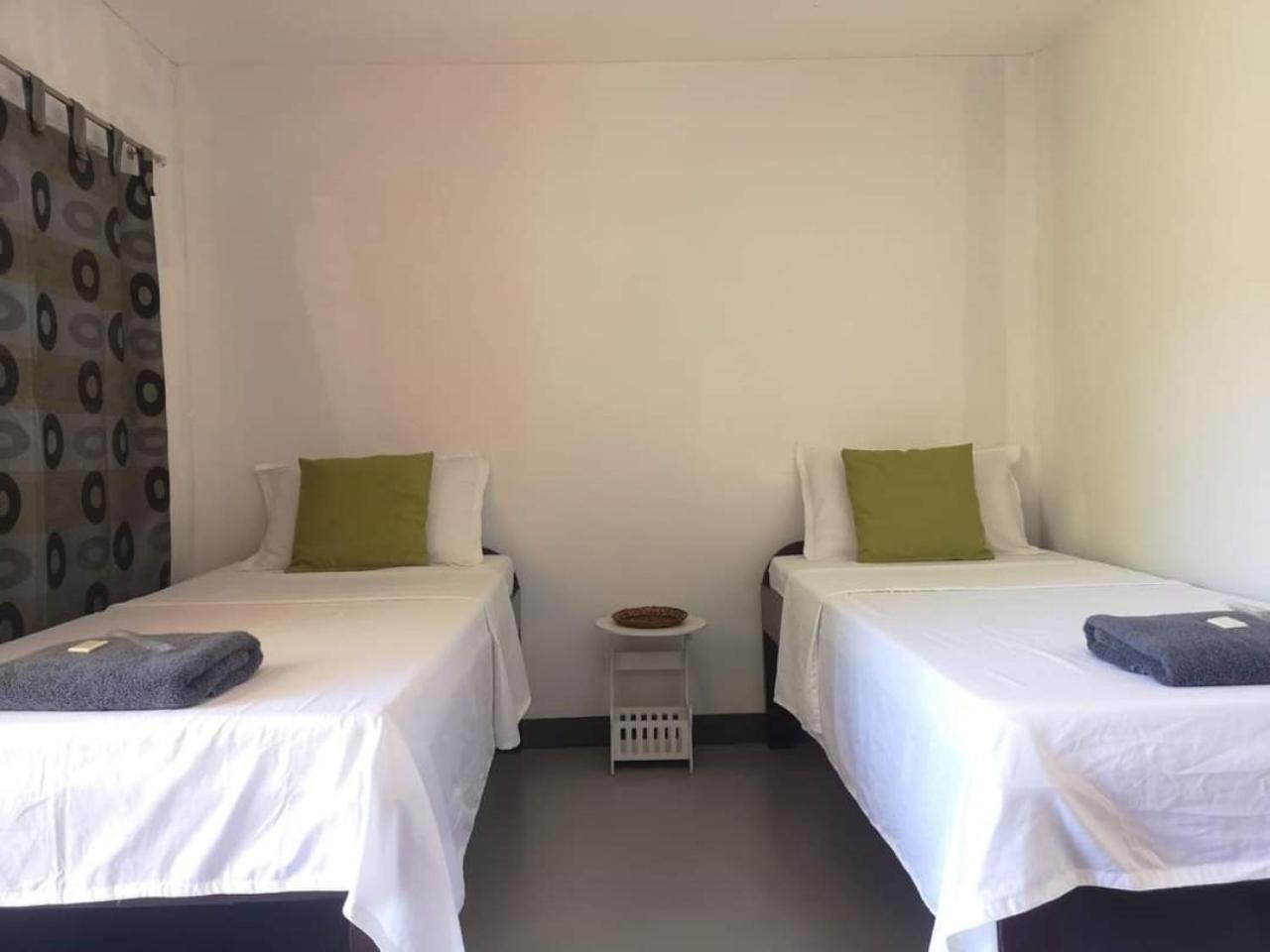 Rain Haven Lodging House Корон Экстерьер фото