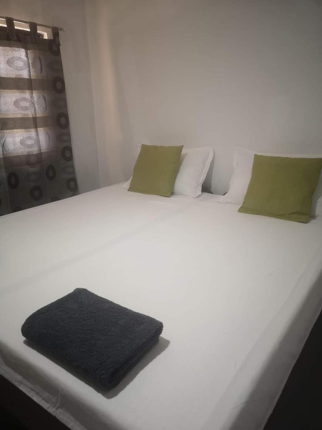 Rain Haven Lodging House Корон Экстерьер фото